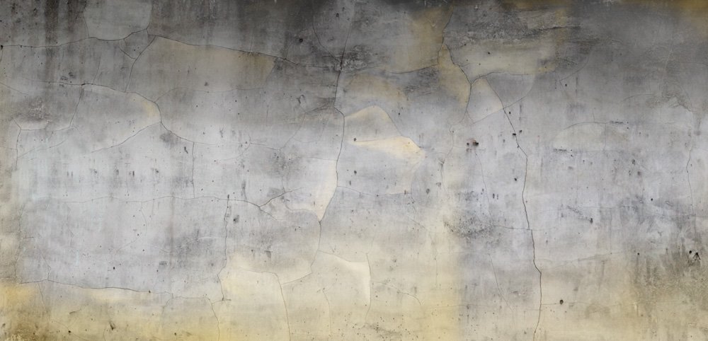 papier peint dans un salon  représentant un mur en béton gris et doré