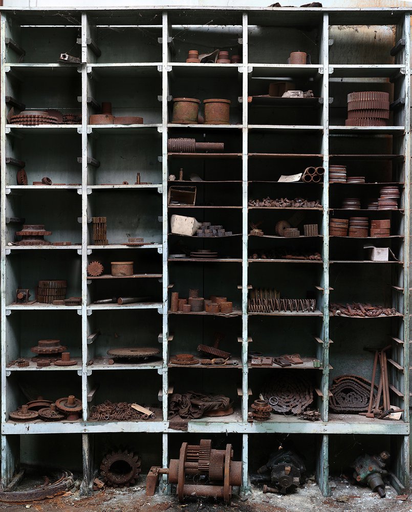 neo-industrial panoramic wallpaper representing a workshop shelf